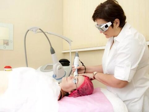 The cosmetologist performs the laser resurfacing procedure. 